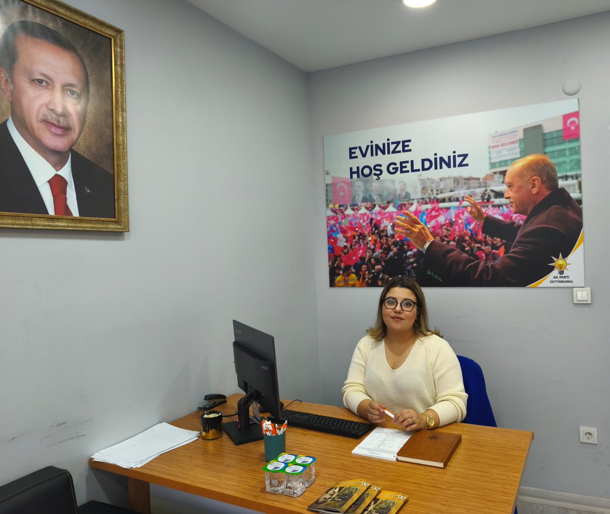 Zeytinburnu için Nöbetteyiz🇹🇷 

Bugün İlçe Başkanlığımız da Yürütme Kurulu Üyemiz Şermin Yüksel nöbetçidir. 

Nöbet Saatimiz:
⏰ 11.00-16.00 

✍Soru, görüş ve önerileriniz için İlçe  Başkanlığımızı ziyaret edebilir.
☎️ (0212) 416 30 86 'yı arayabilirsiniz.