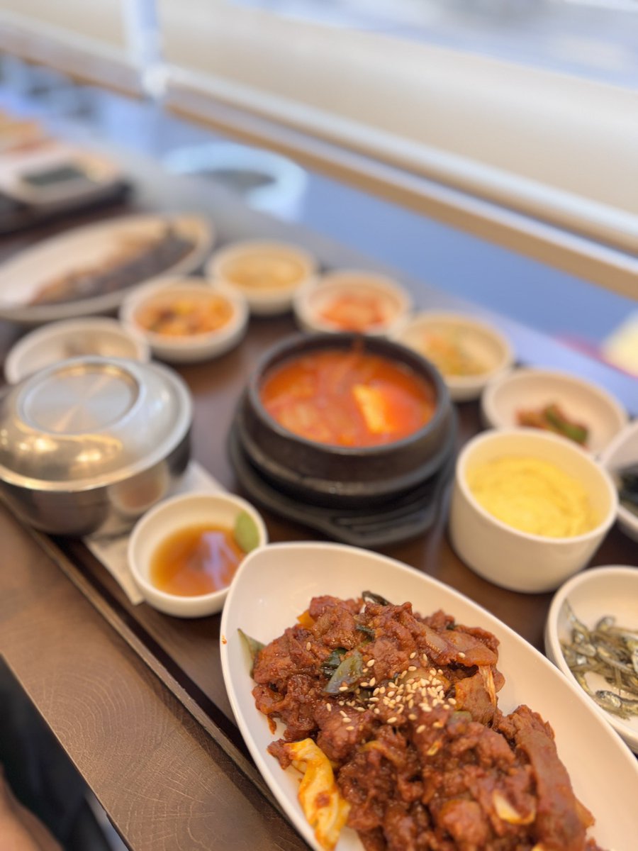 📍 서울 강남
📍 청담골반상
📍 서울 강남구 선릉로112길 21 1층
       선정릉역 2번출구 138m

📌 카카오평점 4.2
📌 10:00 ~ 21:00
      브레이크타임 15-17

🎈제육볶음반상 14.0
     고등어 추가      4.0
     깔끔 하고 맛있고 리필 잘 해주심
     평일 12-13에는 직장인 가득