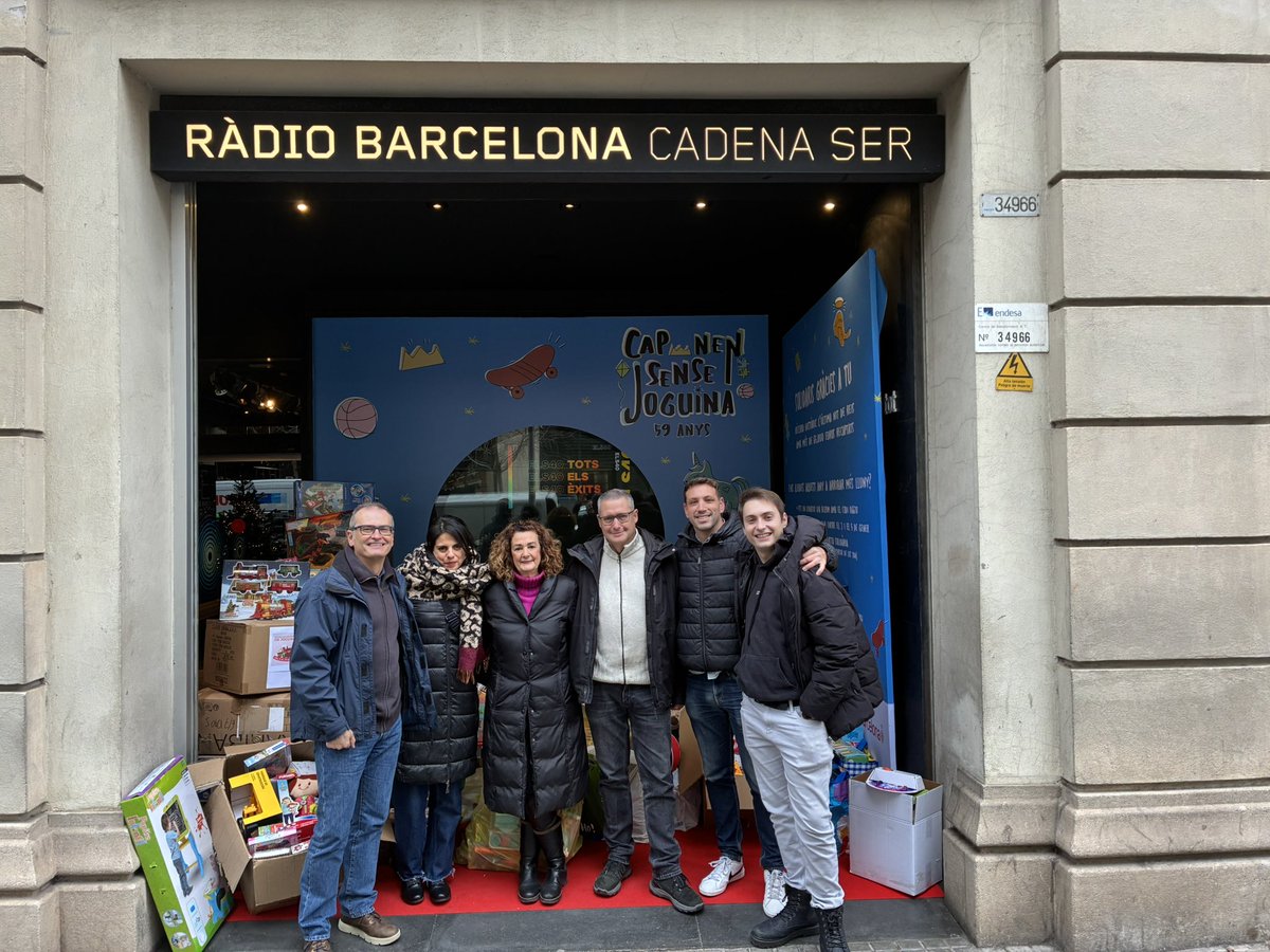 ccoocatalunya's tweet photo. Fem entrega del miler de joguines que hem recollit!! Cap nena i cap nen sense joguina!! https://t.co/TUvdxX6cfz