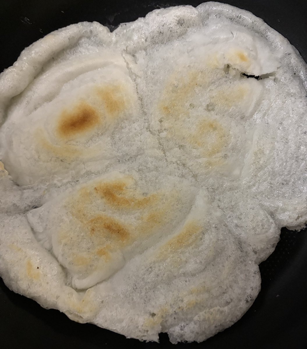 フライパンでお餅を3個焼いたら1個になった