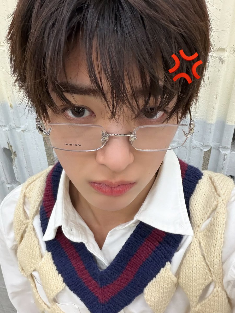 keonholds's tweet image. pouty keonho :c
