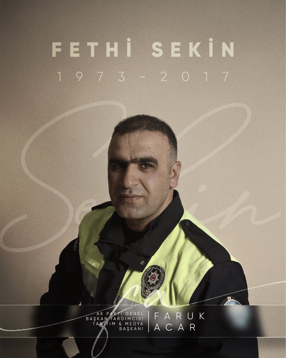acarfaruka's tweet photo. 9 yıl önce İzmir Adliyesi’ne yönelik hain terör saldırısını canı pahasına durduran Fethi Sekin’i; şehadetinin yıl dönümünde rahmet ve minnetle yâd ediyorum.

Vatanımız uğruna canlarını feda eden tüm şehitlerimizin ruhu şâd, mekânları cennet olsun. https://t.co/oIq84P4Us4