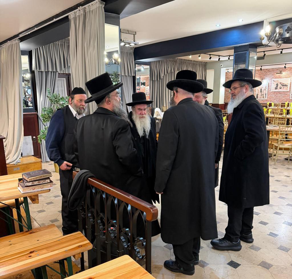 SatmarJLM's tweet photo. הגאב"ד הגר"מ גרוס בביקור מיוחד בהכנסת אורחים "אוהל אברהם קראקא" בפולין שבהנהלת ר' אברהם זולדן https://t.co/H0iOJOmroR