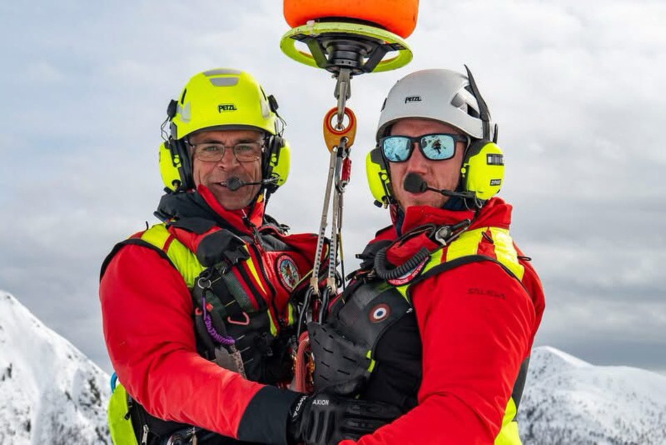 sdis_06's tweet image. #LundiMotivation 

Bon retour à ceux qui étaient en vacances et bon courage à celles et ceux déjà sur le pont 💪
Excellente reprise et très belle semaine à tous ! ✨
___
📸N.PLANEL/SDIS06
#Pompiers06 #BonneAnnée #Engagement #Noussommespompiers #SDIS06