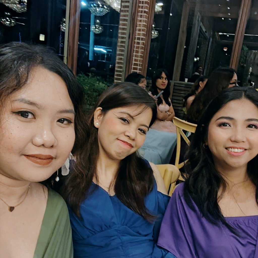 kaydeebv's tweet photo. my beautiful bff got married to her one true love. dreamiest, prettiest wedding that fits the dreamiest, prettiest bride  🌸🌺💐
so happy for you~
best wishes, my love. ✨
@haelyssa951015 https://t.co/ZbrPZKPFbE