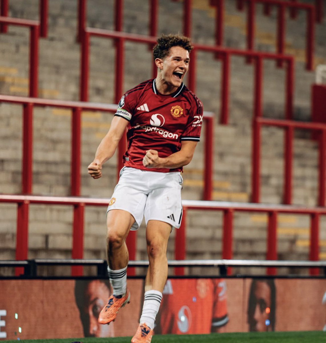 2025 done✅! JD consistently been the best performing player in Manchester United U21’s this season. Led by example. Arguably goal of the season. Shone for Ireland v England U21’s star players/team. Keep working/shinning in 2026💫⚽️