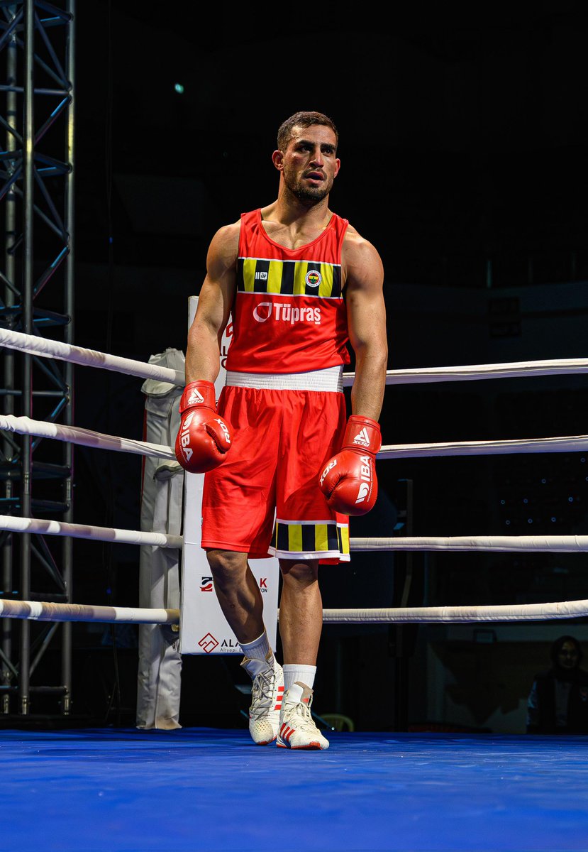 profmehmetkeles's tweet photo. 🏆Macaristan'ın başkenti Budapeştede düzenlenen 23 Yaş Altı Avrupa Boks Şampiyonasında 90 kg kategorisinde Avrupa Şampiyonu olarak bizlere büyük bir gurur yaşatan Üniversitemiz Spor Bilimleri Fakültesi Antrenörlük Eğitimi Bölümü 3. sınıf öğrencisi Emrah Yaşar, şampiyonluk sonrası bizleri ziyaret etti.

🇹🇷Ülkemizi ve üniversitemizi uluslararası arenada en iyi şekilde temsil eden kıymetli öğrencimizi yürekten tebrik ediyor, başarılarının devamını diliyorum.