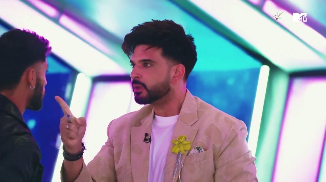 Shivi_kk's tweet photo. He looked soooo handsome and hot in each and every frame🥵🔥 The man is gonna sevre looks the entire Season omg am sooo excited😍🫶 Can't wait for 9th January!
#KaranKundrra #SplitsvillaX6 #MTVSplitsvillaX6 @kkundrra https://t.co/sazVxLv7K5
