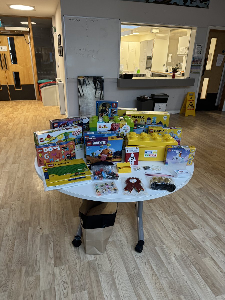 Bricks2Learn tweet media