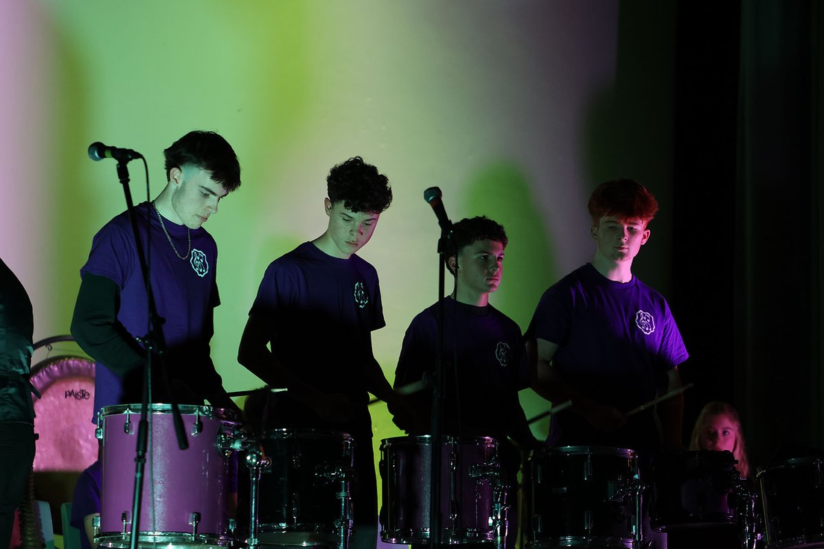 Highcliffe School tweet media