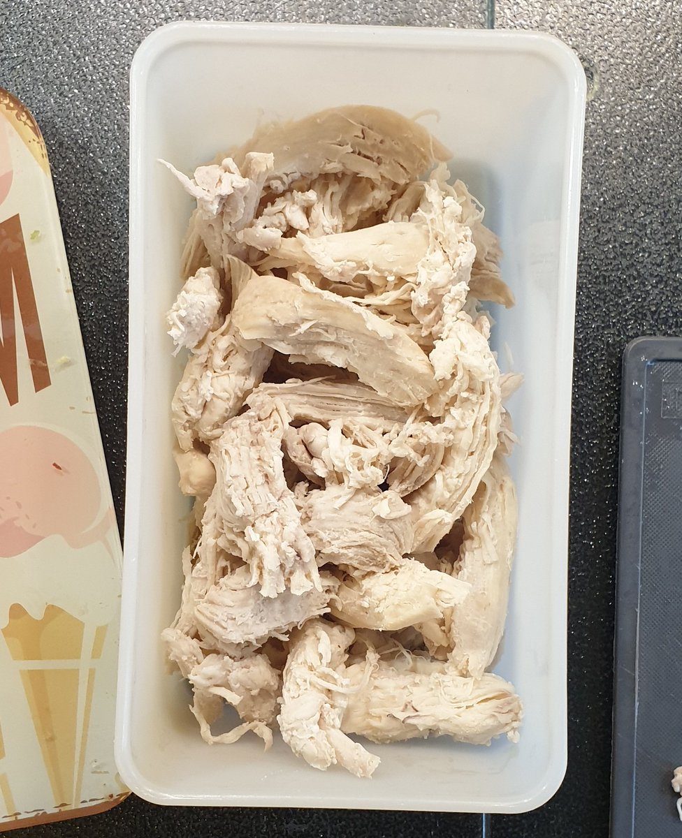 raincandyED's tweet image. Just boiled a good amount of chicken breast for the next 3-4 dinners.