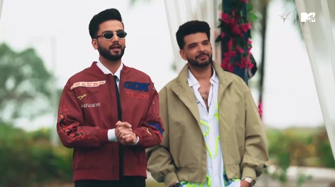 Shivi_kk's tweet photo. Karan with Elvish and Sunny🔥🤩 Can't wait to watch the OG Host
#KaranKundrra #SplitsVillaX6 #MTVSplitsvillaX6 @kkundrra https://t.co/8a6AUkERM6