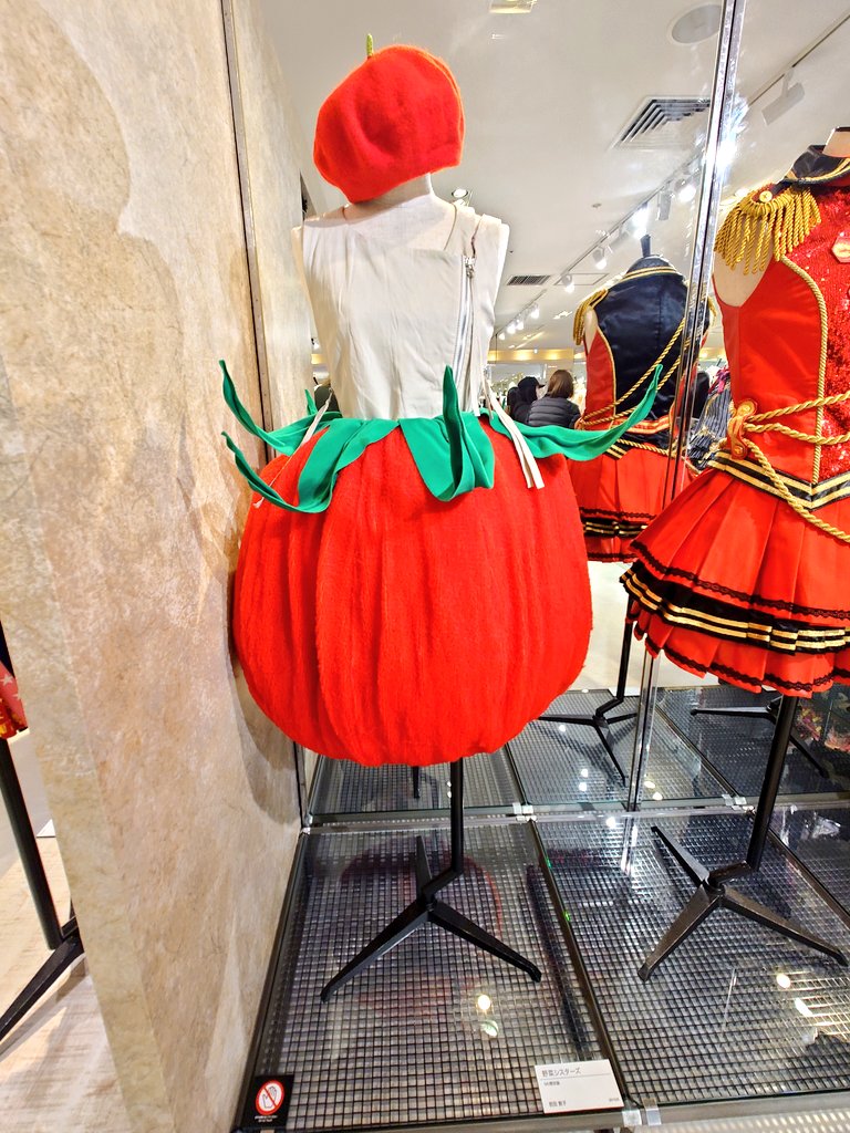 大丸梅田店でのAKB大衣装展へ 素晴らしい展示に圧倒されます 見応え十