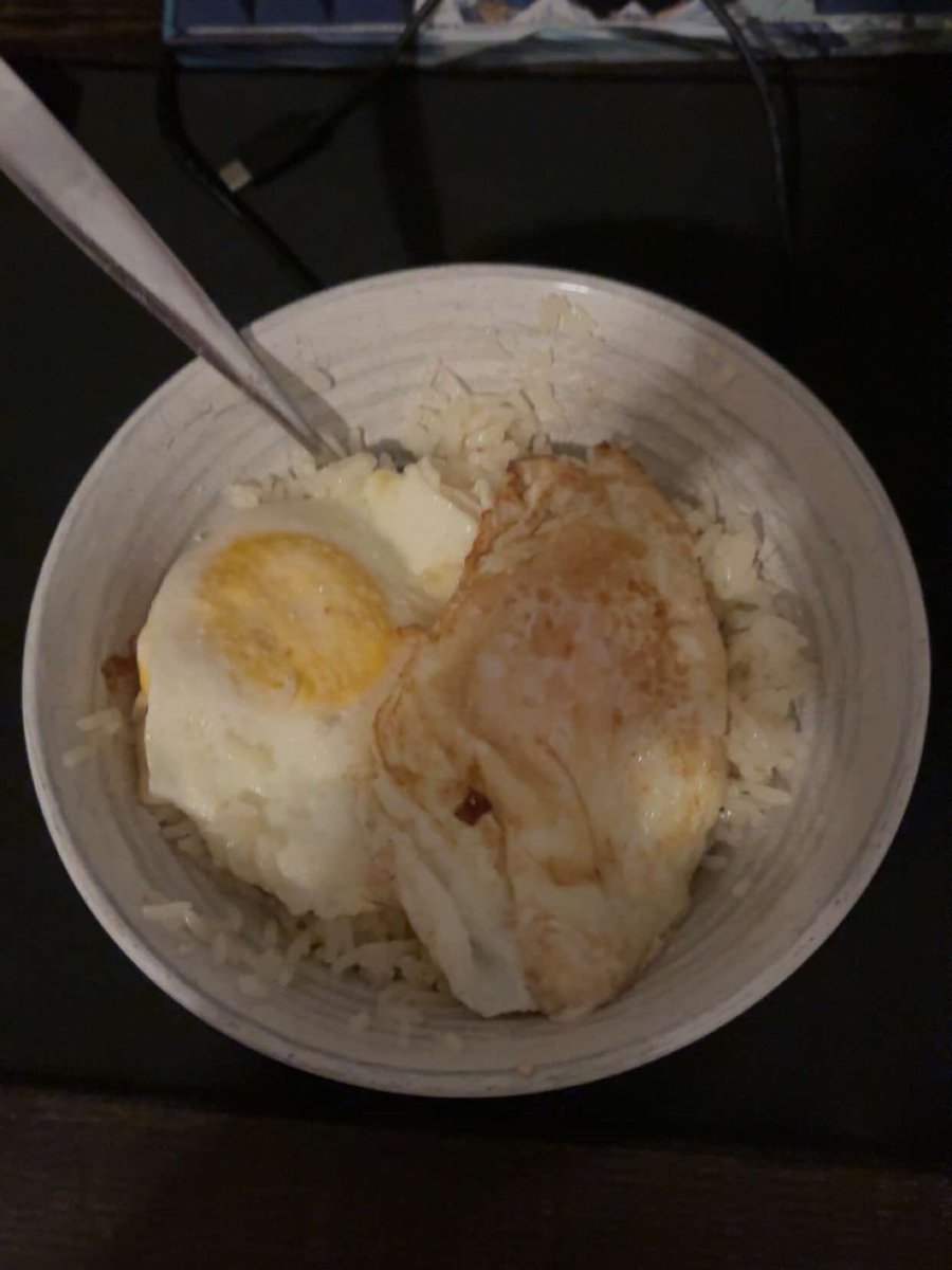 parkeritis's tweet photo. A lil late night snack https://t.co/LNM1wmRh5f