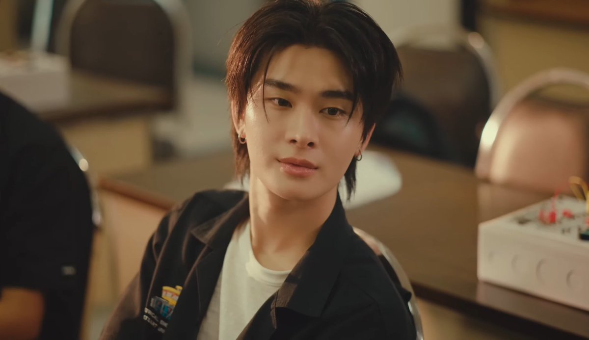 lulooyayaa's tweet image. ทุกอย่างคือโคตรน้องไทยจริง ๆ อะ ทั้งใส่ช้อป ใส่ต่างหูห่วง เรียนวิศวะ เล่นกีตาร์ กินนมชมพู ครบสูตรหนุ่ม 9 นาฬิกาตัวจริงอะ ⚙️

THAI 9 O’CLOCK

#THAI_9นาฬิกา
#THAIchayanon
#BUSCOVERPROJECT