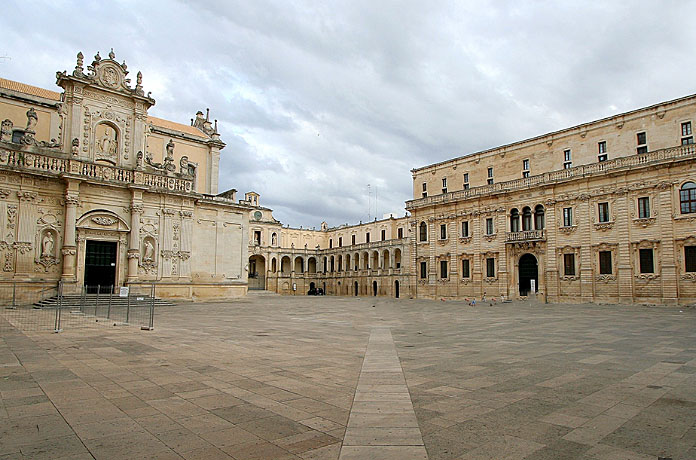 ItalyTravel's tweet image. Southern Italy's Puglia region much to discover. With 36 hours in Lecce check out these highlights of the baroque city sco.lt/7lhuj3 #southern #italy #vacations #tours #italyTours #italyvacations #puglia #ItalyTourPackages #ItalianTourism