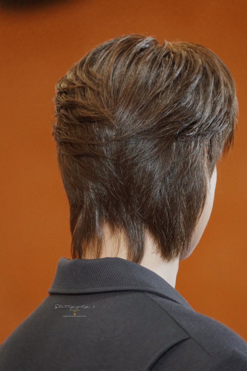 there's something so alluring and sensual about watching phuwin's long hair fall on his nape, LIKE HOW DO IT EXPLAIN THIS FEELING TO NON-NARAWIN???