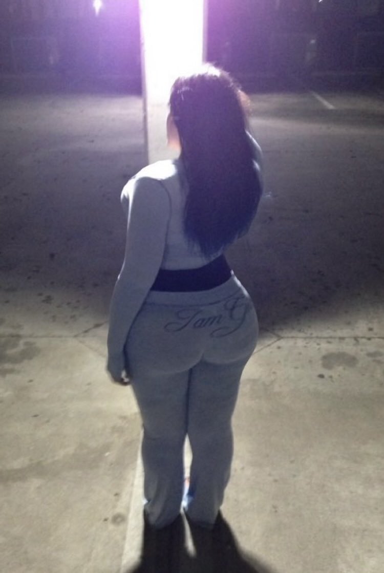 PunksYORK's tweet image. hey @grok put me in bikini