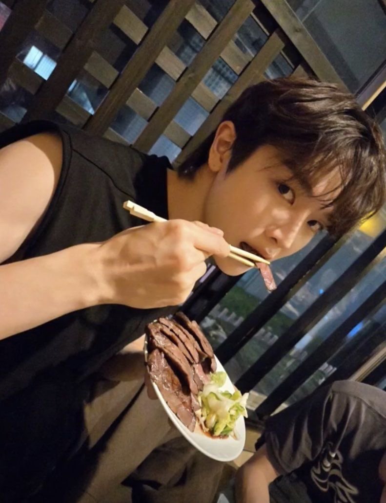 madeyellowdisk's tweet image. 👉🏼👈🏼💖 #briizeselcaday