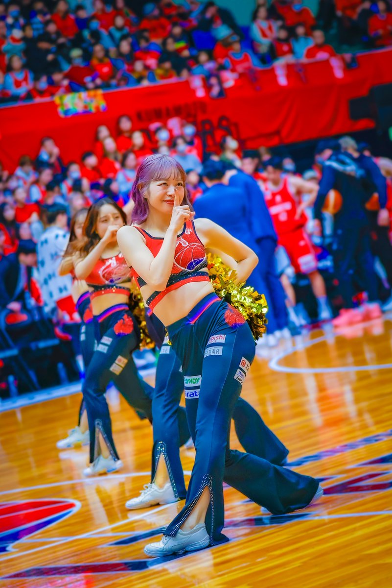 時にはロングからばっさりショート、髪型も変わったり、色も変わったり、メイクの雰囲気も変わったりビジュの視覚でも魅力満載✨
紫のカラーもたいぎゃ似合うとりますぅ✨💃👏

#熊本ヴォルターズ
#VGチア
#AOI
#bチア
#bleague
特に耳位置くらいのとこでS字みたいにくるんしてる髪型めっちゃ可愛い💃