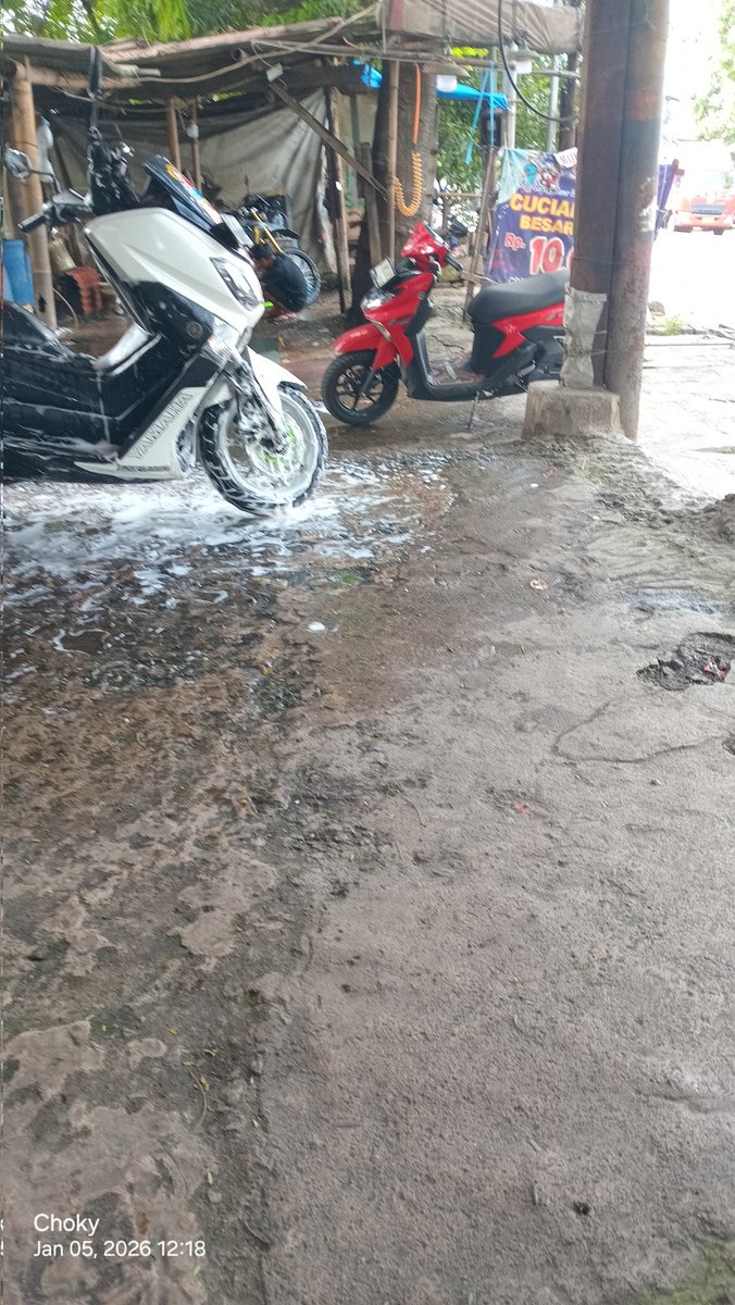 Nyuci motor abangnya muter lagunya Dream Theater 'In the name of God',untung udah makan siang.🔥🤘🤘