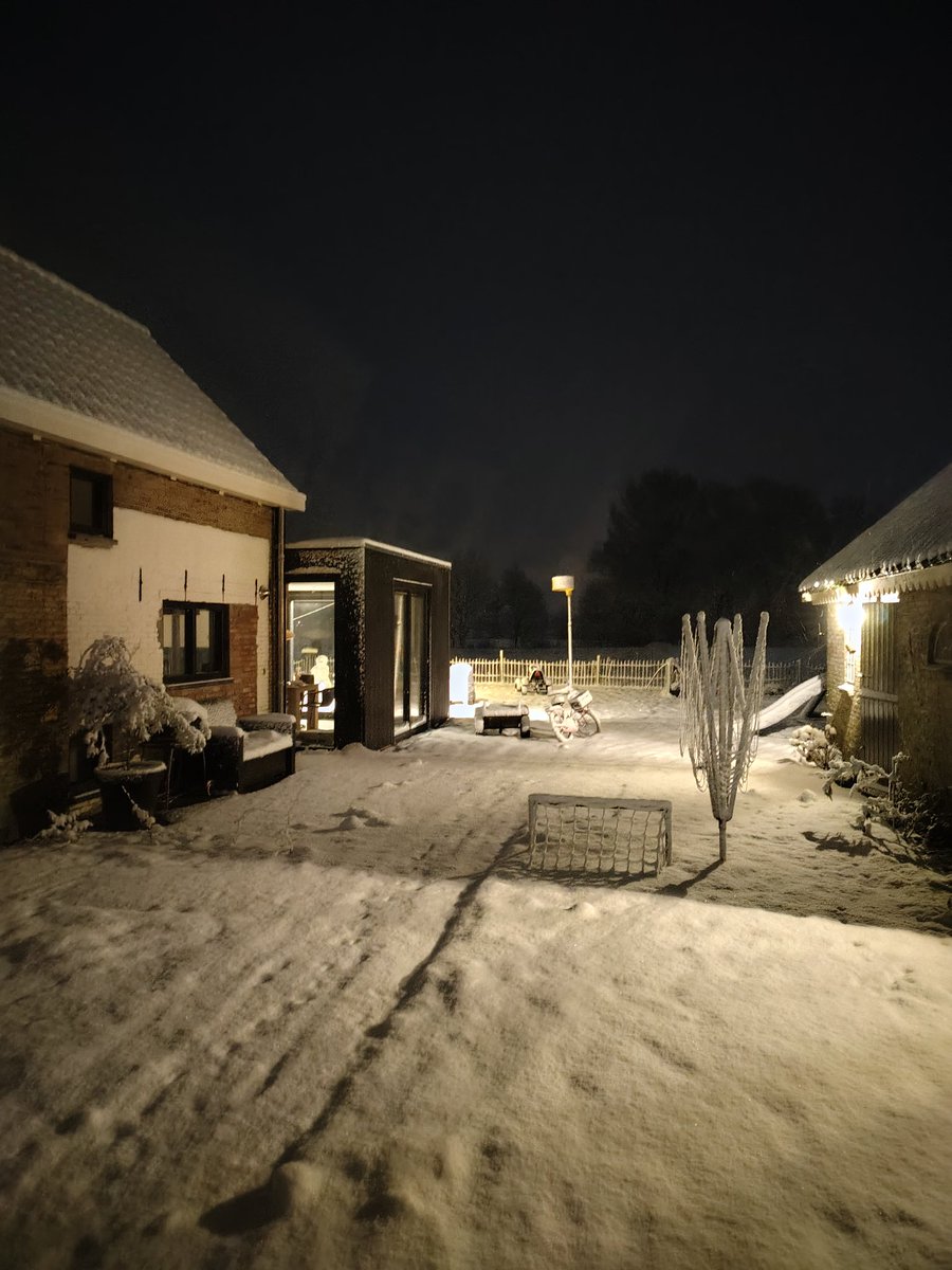 RemcoHiemstra's tweet photo. @WeermanMichael mooie witte laag gekregen in zuid west Friesland afgelopen nacht https://t.co/Yr8MdIttss