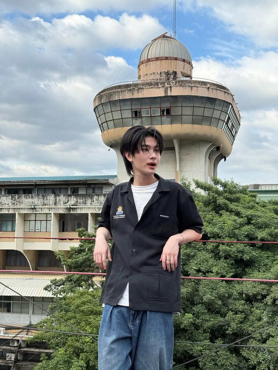 inkchthnx's tweet image. ต๊ายยแล้วง MV คือ 

ถ่ายม.เกษตร ✅
ใส่ช็อปตัวเอง ✅
ใช้เพื่อนวิดวะ ✅

โคตรรรจะ เซอเรียลตัวตนน้องไทย 9 นาฬิกาของจริง เท่มากก 🥹

THAI 9 O’CLOCK

#THAI_9นาฬิกา
#THAIchayanon