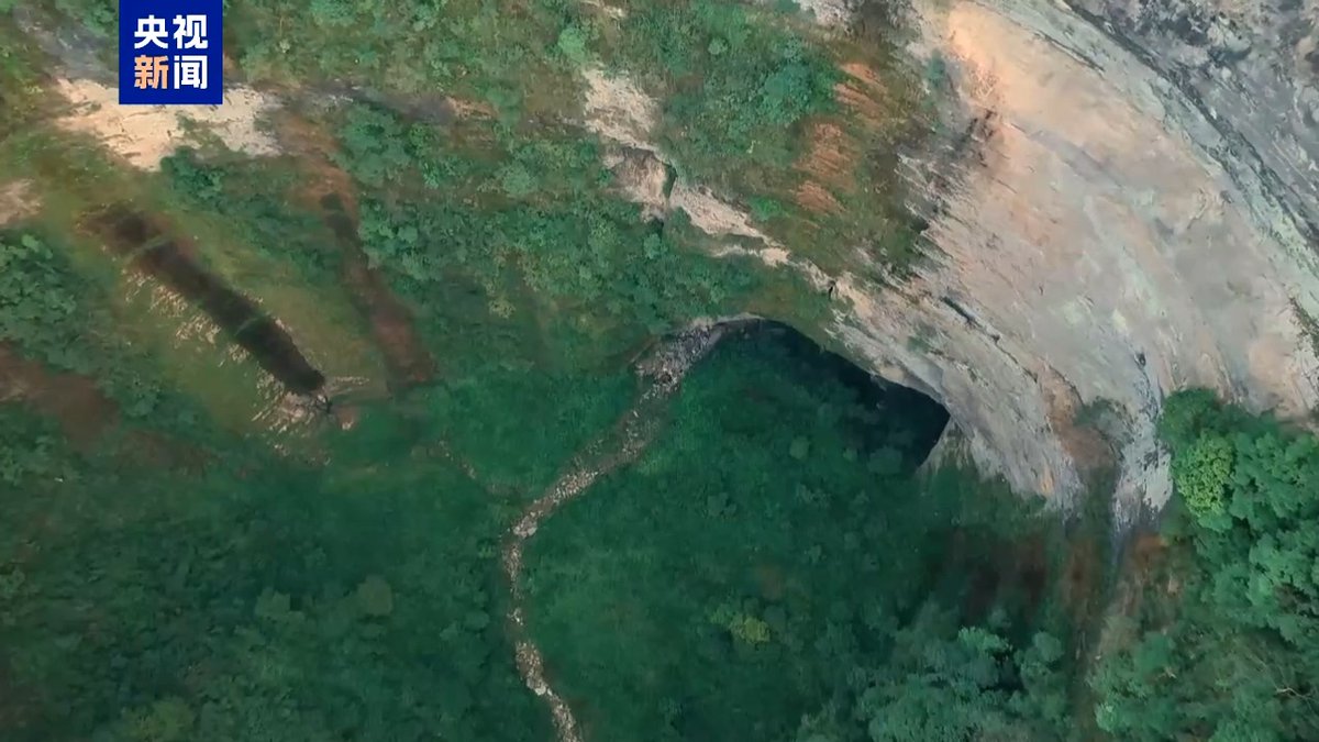 CGTNOfficial's tweet image. How China's #astronauts train in a deep cave for #space missions news.cgtn.com/news/2026-01-0…