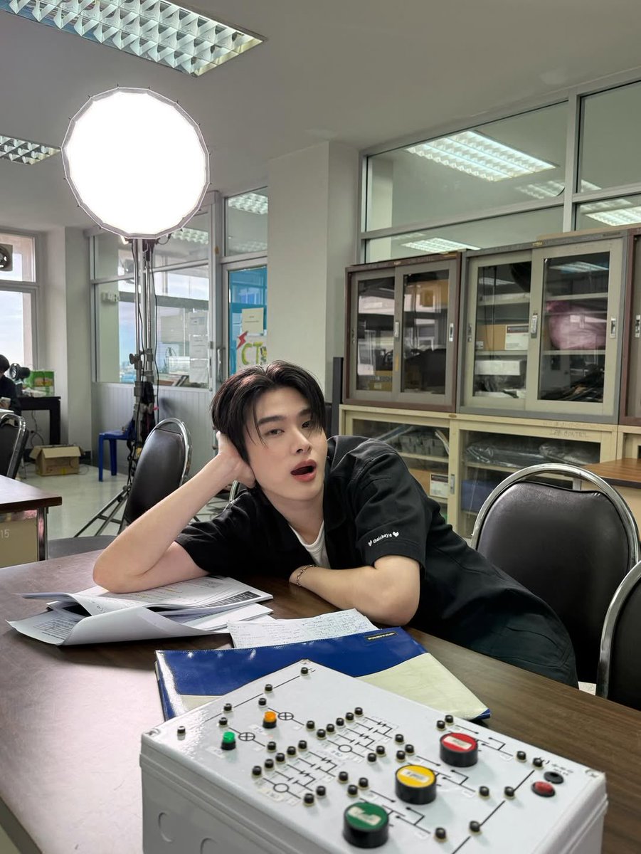 aqwcx's tweet image. หลงรักคนยืนข้างซ้ายตรงที่เก้านาฬิกา ⚙️

THAI 9 O’CLOCK

#THAI_9นาฬิกา
#THAIchayanon