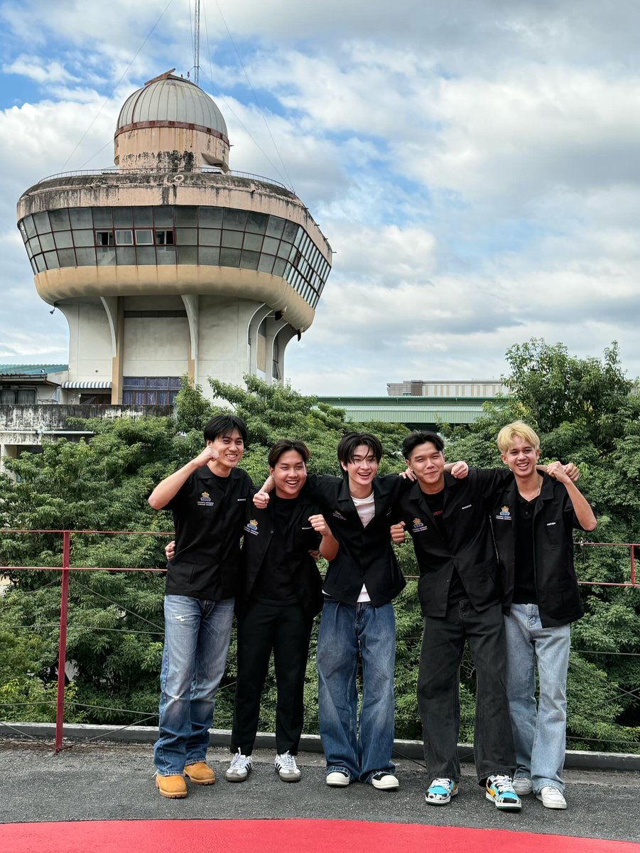 noplanplanner's tweet image. การที่ใส่ส่วนนึงในชีวิตน้องในเอ็มวีเพลงนี้เหมือนเป็นสิ่งรวมความทรงจำนิสิตเหมือนกันนะ อีกปีนึงน้องจะเรียนจบละ แต่น้องมีmvนี้ที่น้องถ่ายกับที่เรียน ถ่ายกับเพื่อน กับเพลงที่ทำให้น้องเริ่มเป็นที่รู้จักจากงานคณะ ยิ่งกว่ารูปรับปรญ #THAIchayanon #THAI_9นาฬิกา