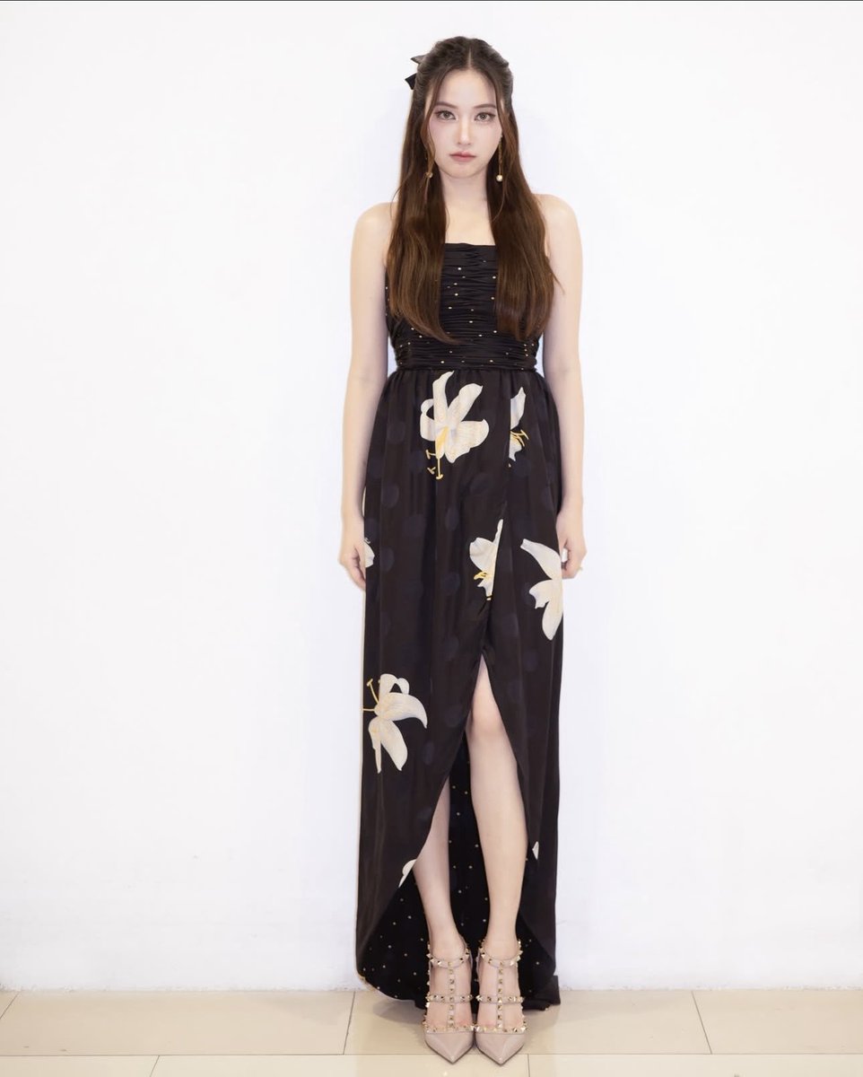 FreenBeckyUS's tweet image. Freen’s 2nd look for the CTW BKK Countdown 2026 celebration, this beautiful dress from the #ValentinoCruise2026 collection with matching #ValentinoGaravani #Rockstud shoes. 

#srchafreen #ValentinoxFreen 
#ValentinoXFreen1stAnniversary 

~Let’s keep celebrating her 1st