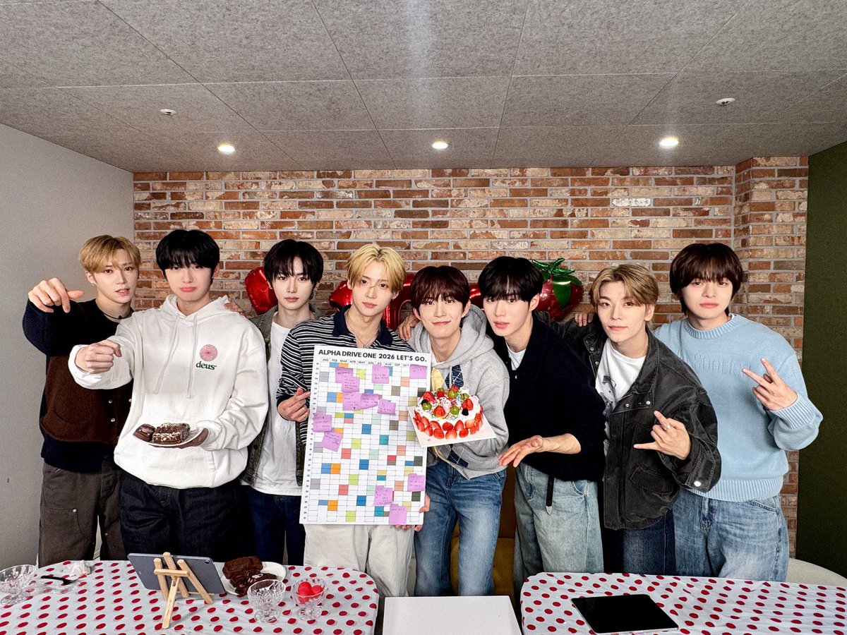 leeleooz's tweet image. Celebrating our 100 days with 𝗔𝗟𝗟𝗬𝗭 feels warm and unreal. Laughter fills the room, hands hold cake and small moments turn into memories. Thank you for staying, cheering, and growing with us. This is just the beginning and we are grateful every day. ❤