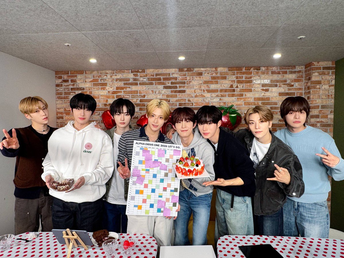 leeleooz's tweet image. Celebrating our 100 days with 𝗔𝗟𝗟𝗬𝗭 feels warm and unreal. Laughter fills the room, hands hold cake and small moments turn into memories. Thank you for staying, cheering, and growing with us. This is just the beginning and we are grateful every day. ❤