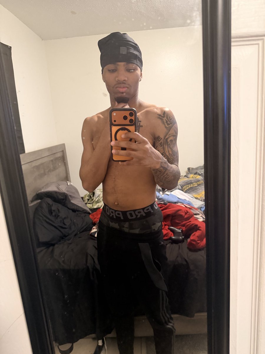 d1tro11's tweet photo. Arm sleeve valid ? https://t.co/MmDOEym8l5