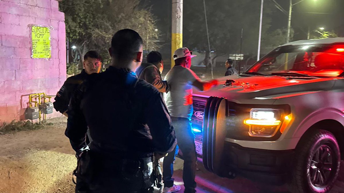 Por instrucciones del alcalde <a href="/RomanCepeda/">Román Alberto Cepeda</a> la Policía de Torreón mantiene operativos permanentes de vigilancia. Esta noche el comisario Alfredo Flores Originales encabezó un recorrido para reforzar la seguridad, en coordinación con el Gobierno de <a href="/manolojim/">Manolo Jiménez Salinas</a> 
#TorreónMeGustaSeguro