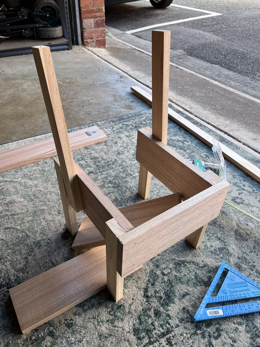 adidh_'s tweet photo. Enzo Mari’ Autoprogettazione sedia chair scaled down to fit children under 5 years. I will be using this for bed side table and this is perfect for futon/tatami setup. https://t.co/oQnYj3mkCs