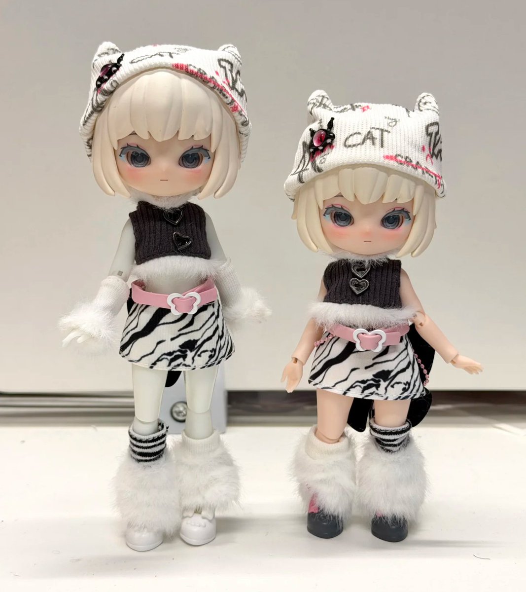 SIMONTOYS 新製品情報
新「紅楼夢」ボディと現「リロロ」ボディの比較
最近のブラインドボックスは背が高くなる傾向が有りますね。
#simontoys