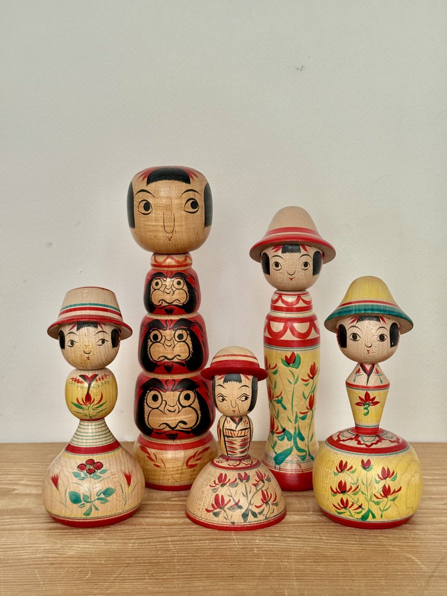 1月5日(月)オープンしています。 店頭販売優先で、蔵出しこけしを