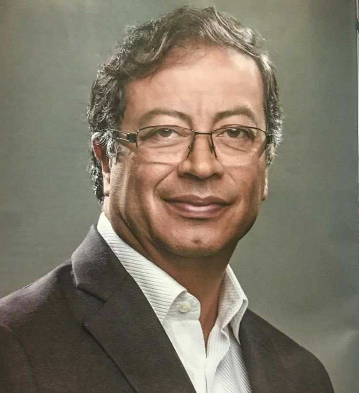 Gelişmiş ülke, fakirlerin bile arabaya bindiği ülke değil.
Zenginlerin bile otobüse bindiği ülkedir.

~Gustavo Petro~