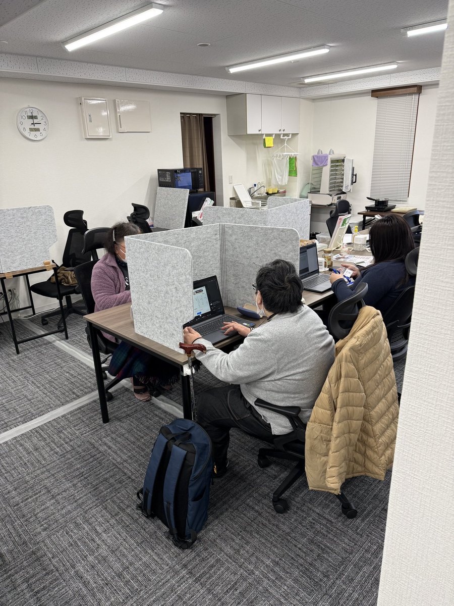 今日のスタジオヌマヅ📸
仕事始めから、みなさんそれぞれのペースで作業中。
静かに集中する時間もあれば、ちょっとした相談や笑顔もあって、いつもの日常が戻ってきました。
今年も無理せず、一歩ずつ進んでいきます。

#スタジオヌマヅ #就労継続支援B型 #仕事始め #作業風景 #自分のペースで