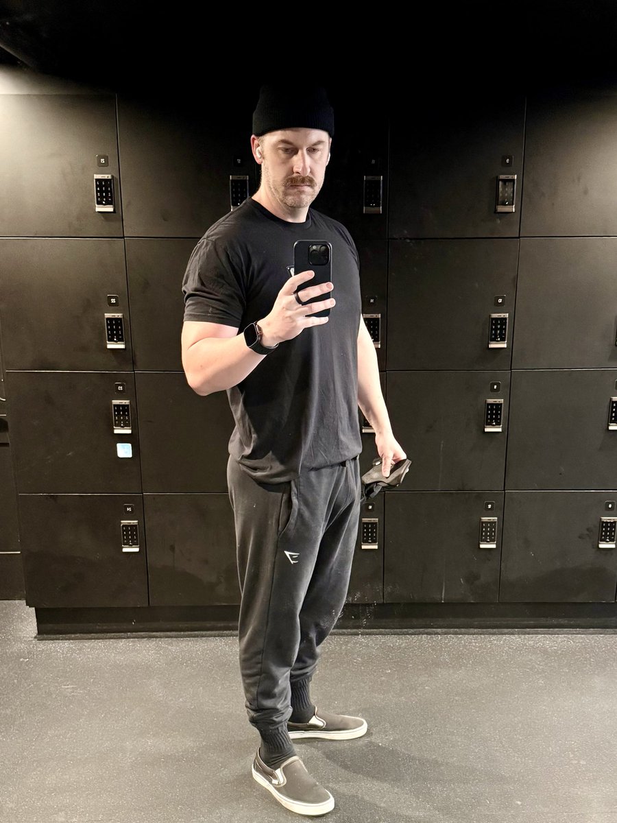 taftygg's tweet photo. Picture on the left was January of 2025. Picture on the right is December 2025. Lost 50lbs. All it took was a dialed in routine, clean eating and dedication. Message me if you’re looking to take hold of your health. I am taking 5 new clients for January. https://t.co/LwUqQswvBs