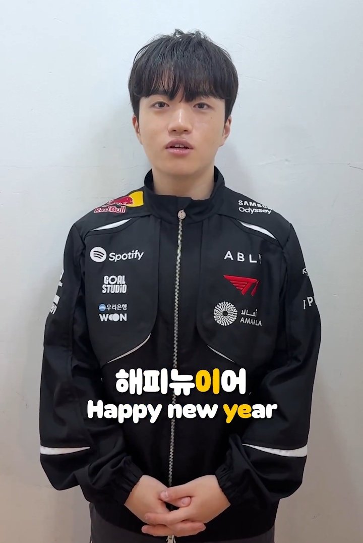 The uniform isn't as bad as I thought or maybe Keria's face card