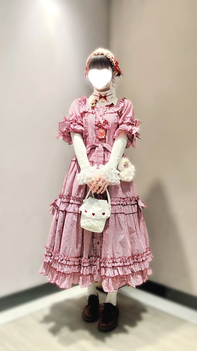 素敵…絵画的に感じるコーデ♥️ お洋服どちらのか知りたい⸝⸝ ᷇࿀ ᷆⸝⸝