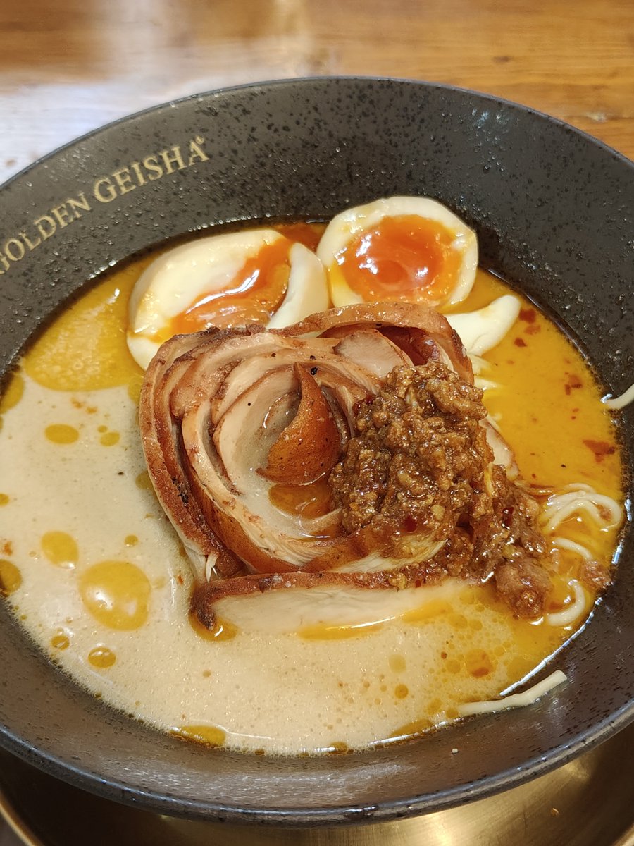Widino's tweet image. 🍜 Golden Geisha
🍜 Roka Ramen
🍜 Tokyo Rock

Hari ini udah menamatkan top 3 best local ramen di Jogja. Kenapa semua yg enak-enak adanya di Jogja sih 😭