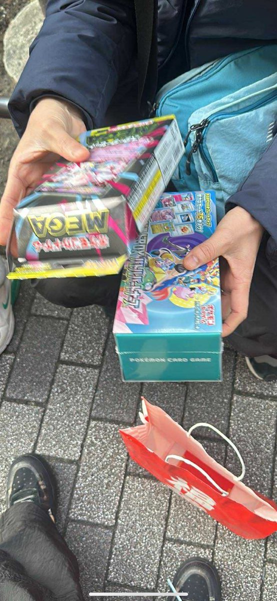 トレカ侍2号店の1万円福袋
笑笑ちゃう😂