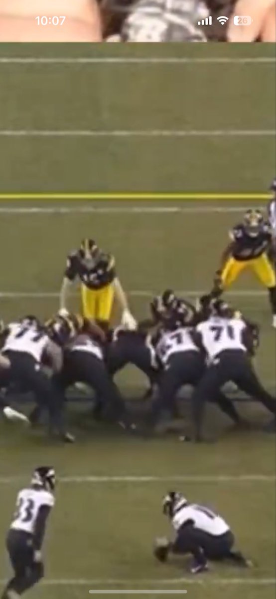 ThaGoatCris2's tweet photo. @HoodieRamey @NewEraZach is this not leverage? Made contact with the snapper, didn’t the Steelers get this same call a few weeks ago? https://t.co/P2FGRK9gpQ