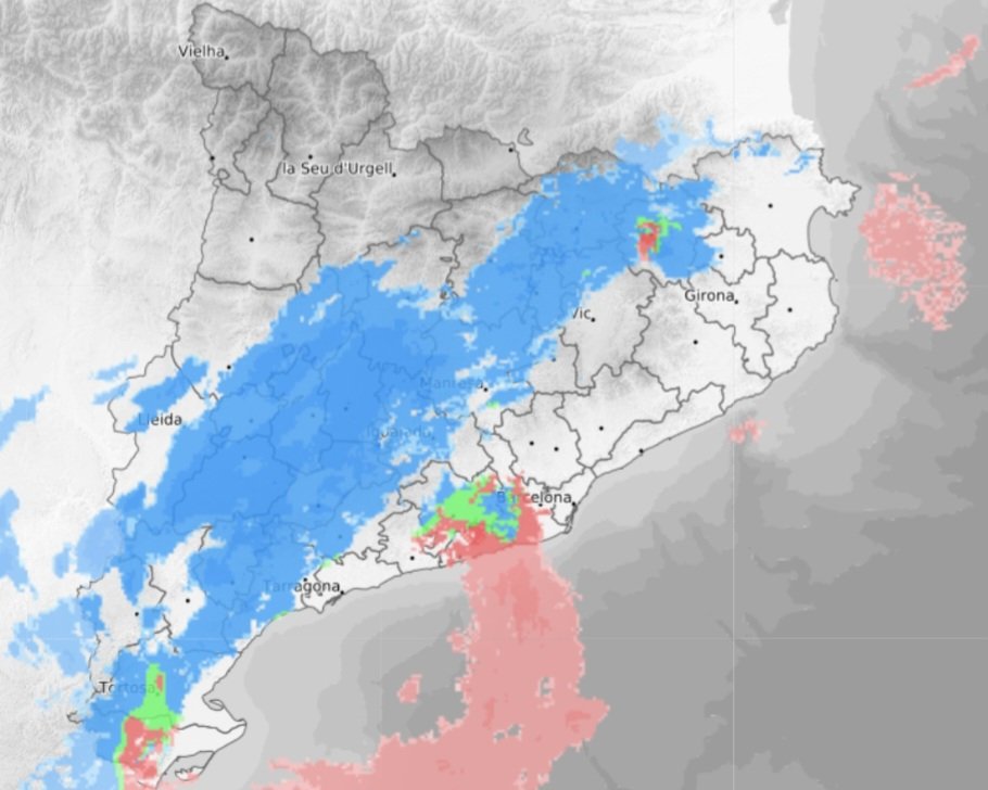 emergenciescat's tweet image. 🌨️ Si us heu de desplaçar consulteu prèviament el radar @meteocat i l'estat del @transit.

Porteu equipament adequat al vehicle per si us trobeu incidències: dipòsit ple, cadenes, mòbil carregat, abric...

#AlertaCat #NEUCAT