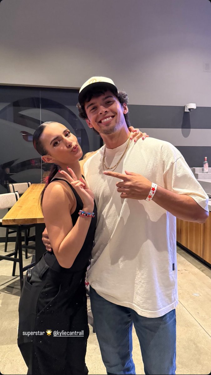 jnkylia's tweet photo. this duo is growing on me… https://t.co/EgpWdTzf48