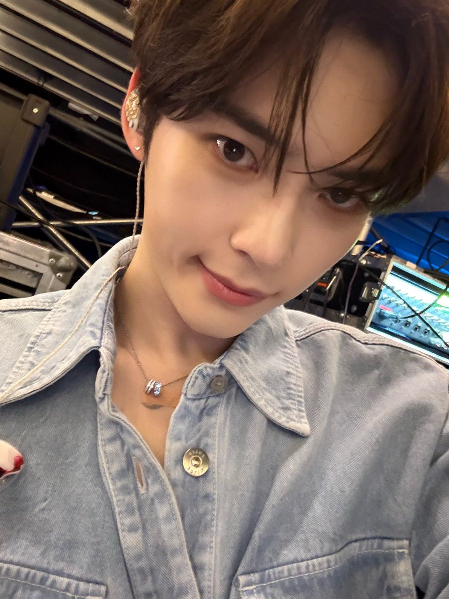 SHBFEEDZ's tweet image. today’s sung hanbin