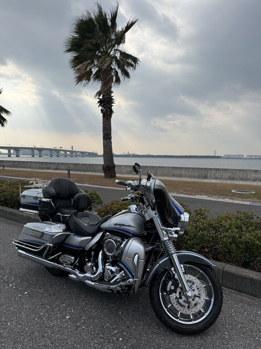 kusobouz0416's tweet photo. 🏍³₃初乗りしてきました
知多半島をふらっと走っていつもは素通りする野間灯台で📸
戻ってきてちょっと念入りに洗車
今年は沢山乗れますように

🎍本年も宜しくお願い致します
 #ハーレーダビッドソン
 #flhtcu https://t.co/ckUZCUXnQ2